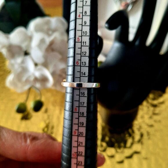 VINTAGE Crystal and Goldtone Ring FEMININE - Picture 5 of 7